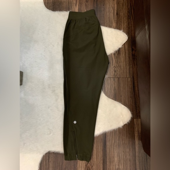 Lululemon Cropped Adapted State Joggers 4 - Picture 5 of 9